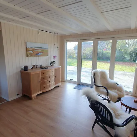 Spacious Close To Enebaerodde