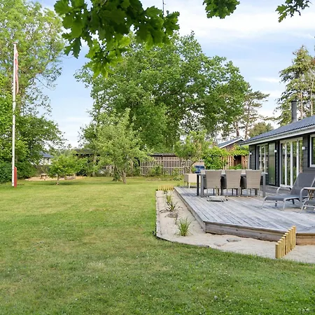Spacious Close To Enebaerodde